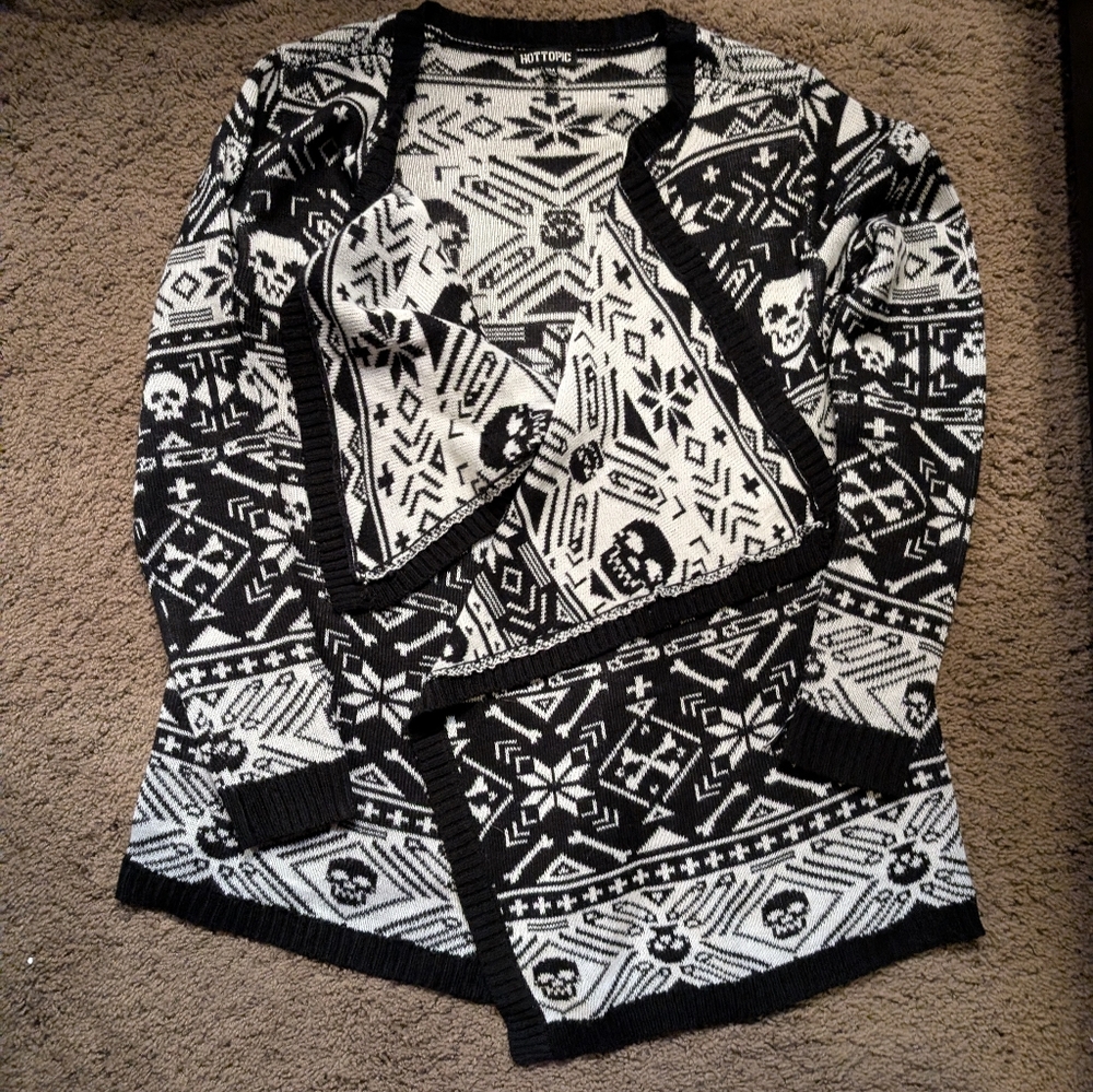 OTTO Black and White Geometric Cardigan Sweater